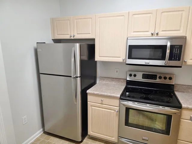 $269,900 | 1300 Park W Boulevard, Unit 804, Mount Pleasant, SC 29466
