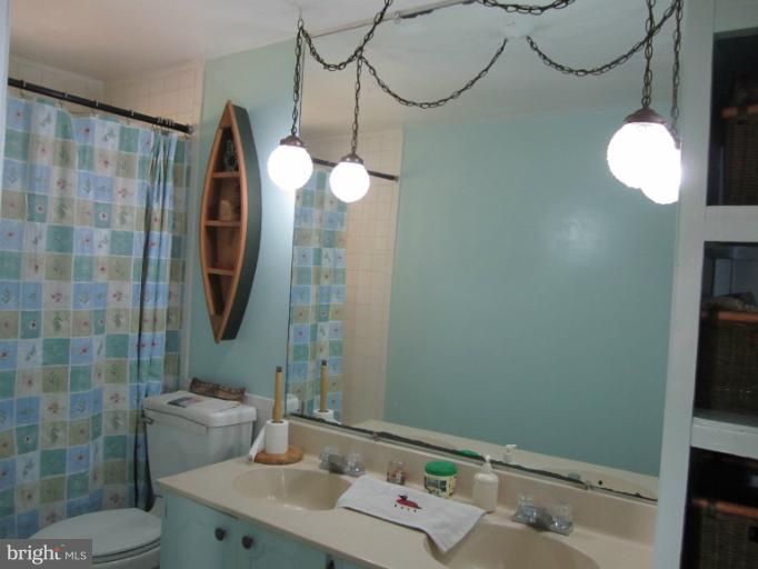 851 Grovers Turn Road Owings, MD 20736 - Photo 2 of 9 Main level bath