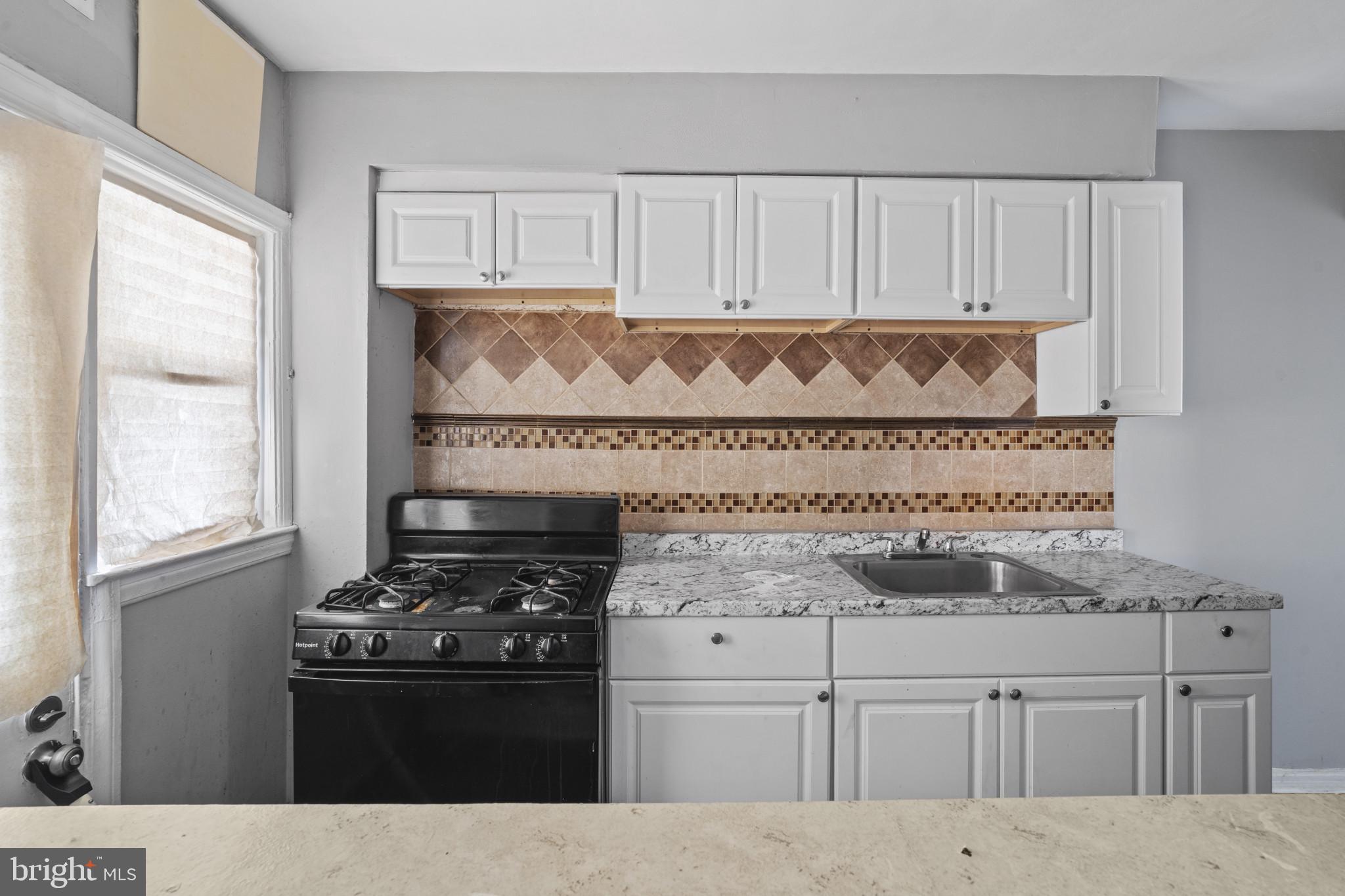 38 Hillvale Road Baltimore, MD 21229 - Photo 11 of 27 Kitchen