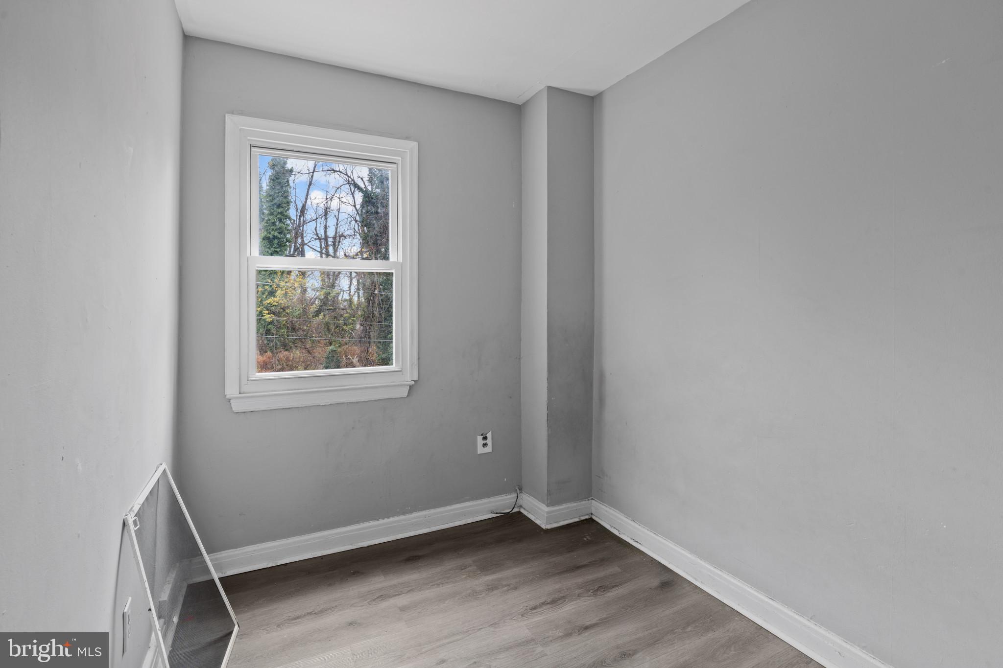 38 Hillvale Road Baltimore, MD 21229 - Photo 16 of 27 Second bedroom