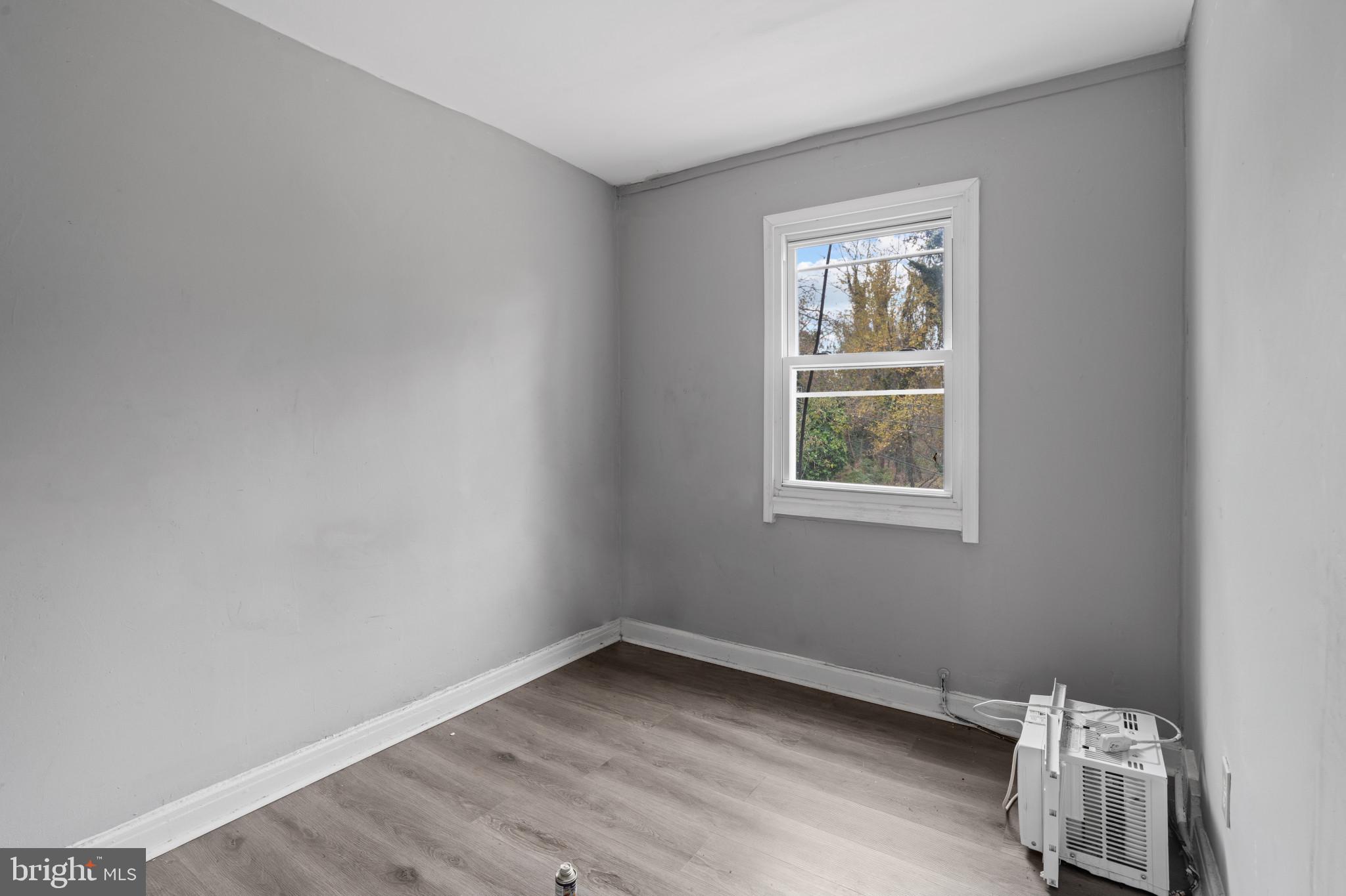 38 Hillvale Road Baltimore, MD 21229 - Photo 18 of 27 Third bedroom