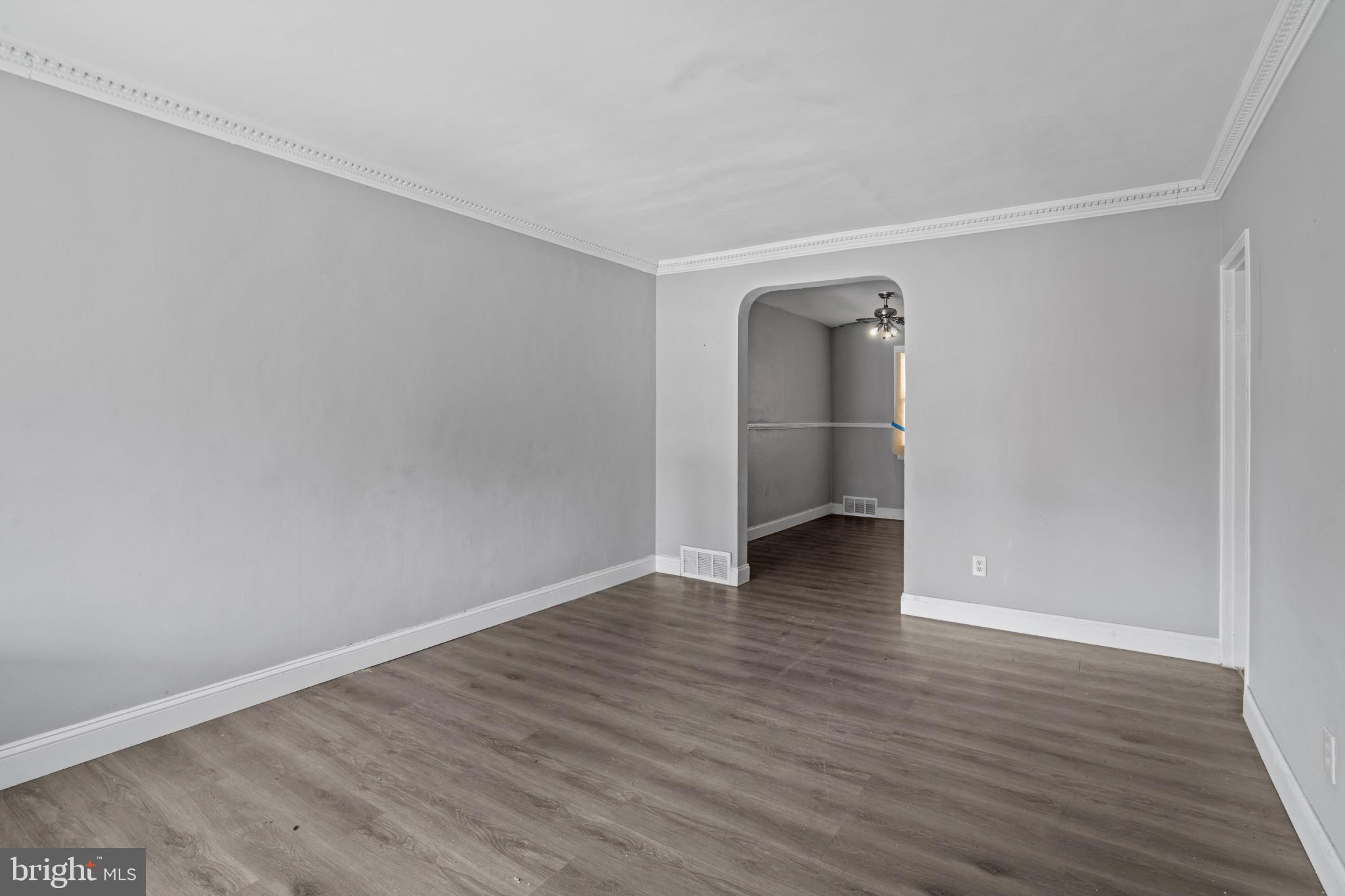 38 Hillvale Road Baltimore, MD 21229 - Photo 5 of 27 Living room