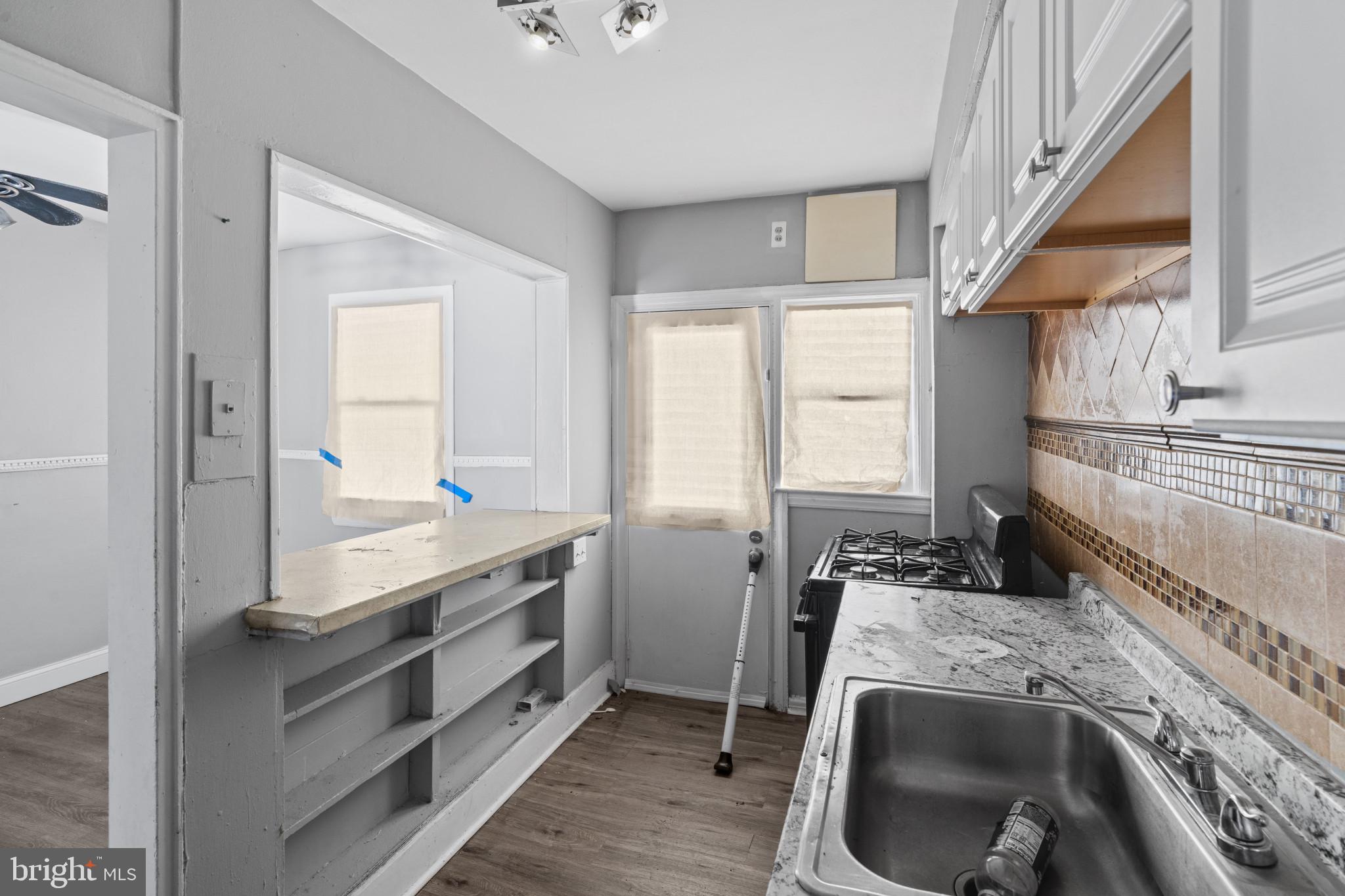 38 Hillvale Road Baltimore, MD 21229 - Photo 10 of 27 Kitchen