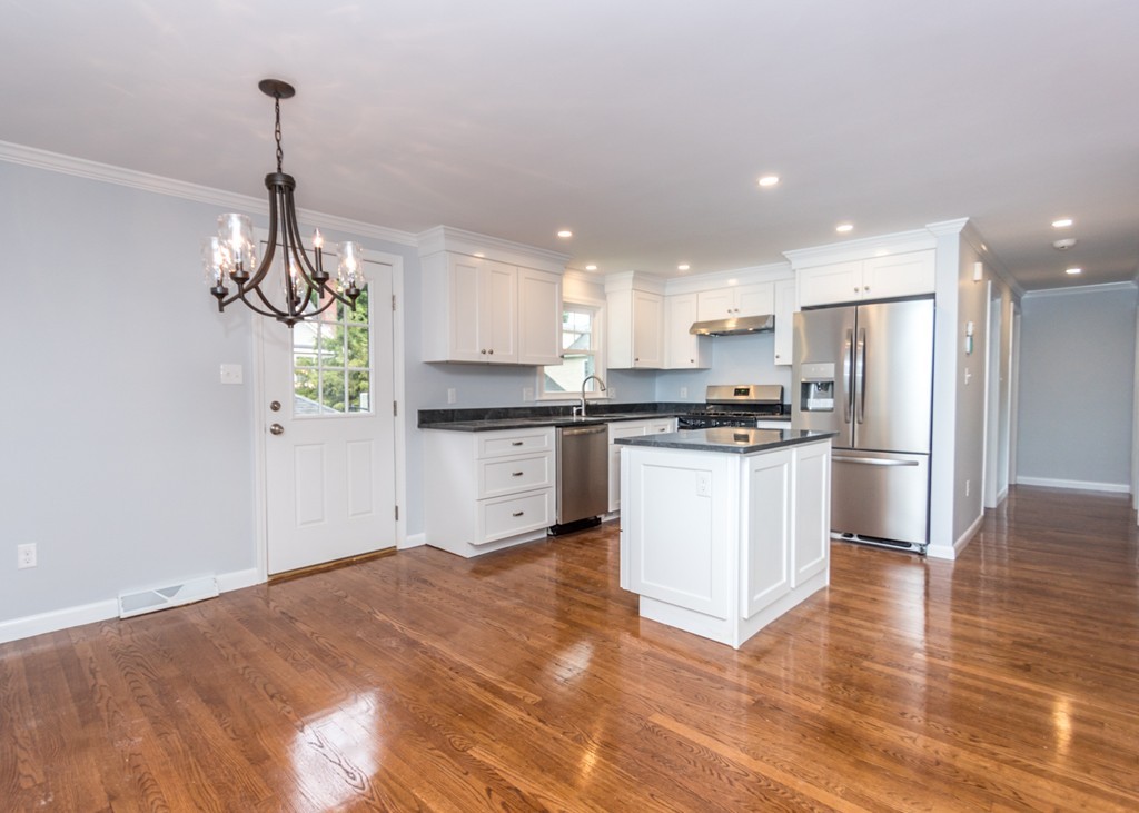 52 Oak Street Wellesley, MA 02482 - Photo 4 of 18