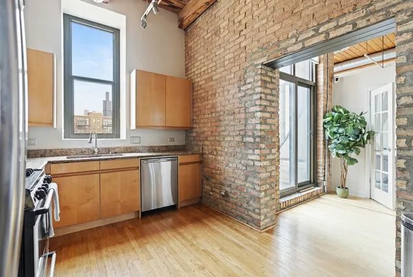 $899,000 | 1330 West Monroe Street, Unit 410, Chicago, IL 60607