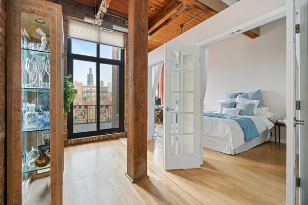 $899,000 | 1330 West Monroe Street, Unit 410, Chicago, IL 60607