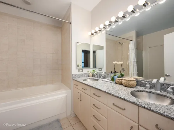 $899,000 | 1330 West Monroe Street, Unit 410, Chicago, IL 60607