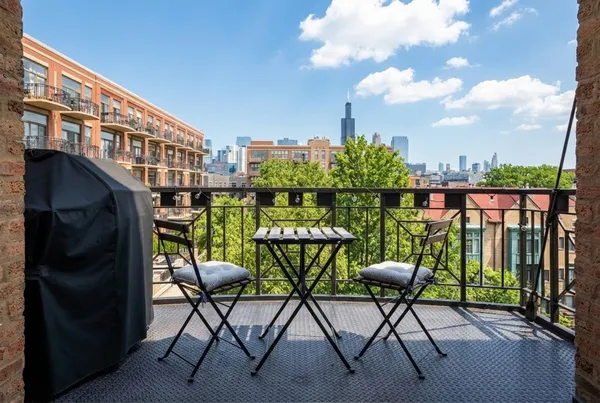 $899,000 | 1330 West Monroe Street, Unit 410, Chicago, IL 60607