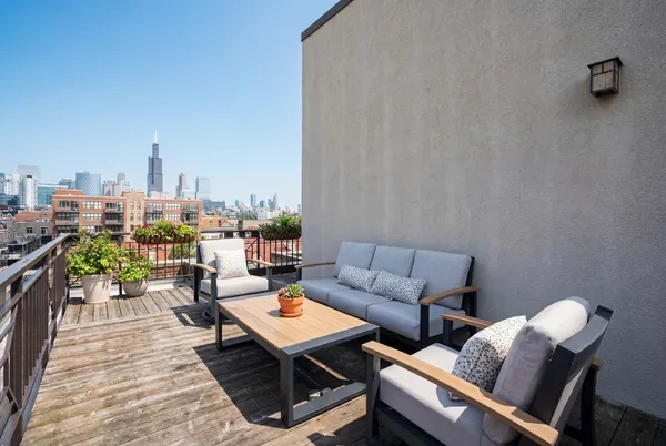 $899,000 | 1330 West Monroe Street, Unit 410, Chicago, IL 60607