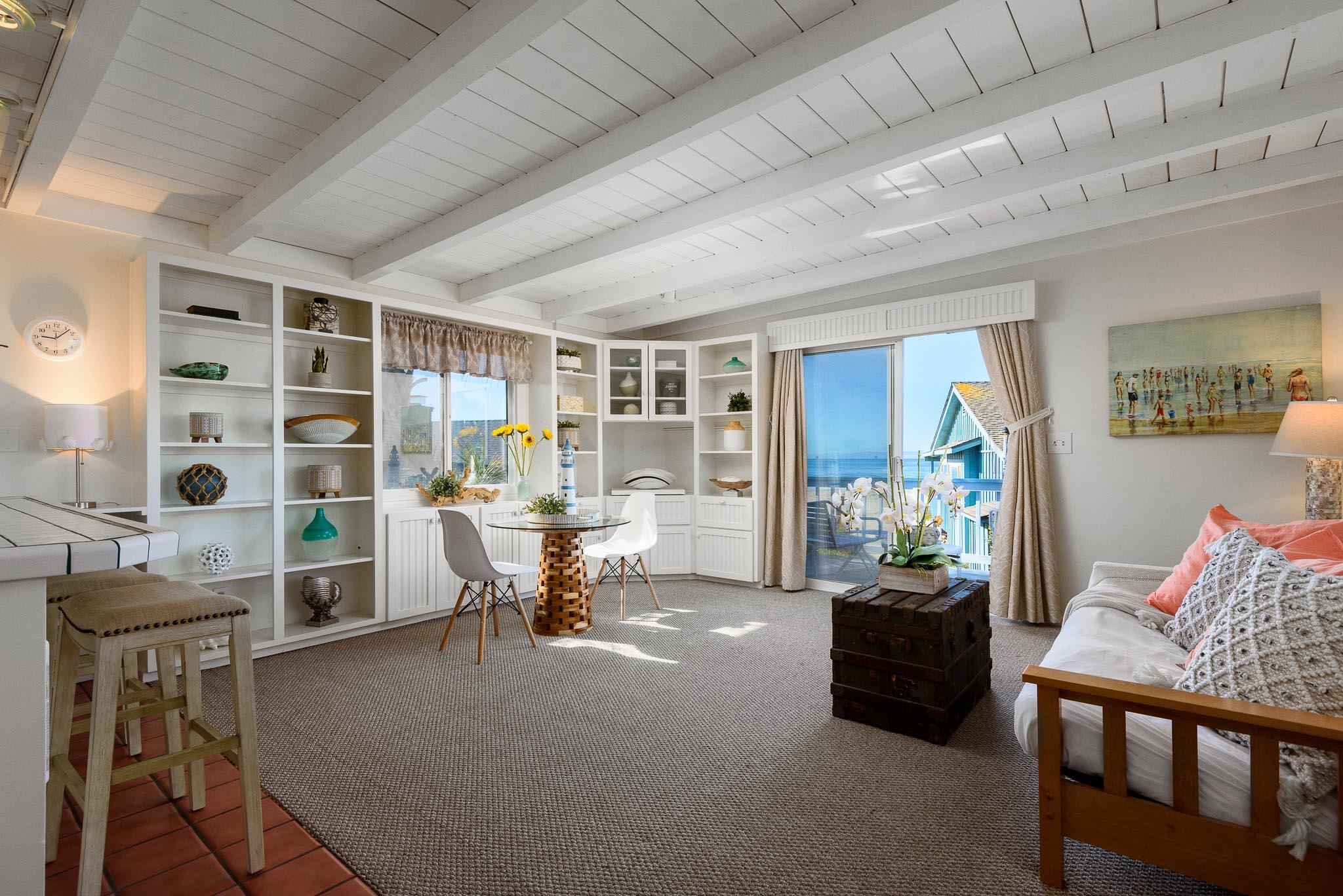 4709 Sandyland Road, Unit 4 Carpinteria, CA 93013 - Photo 13 of 29 Living room with all around views
