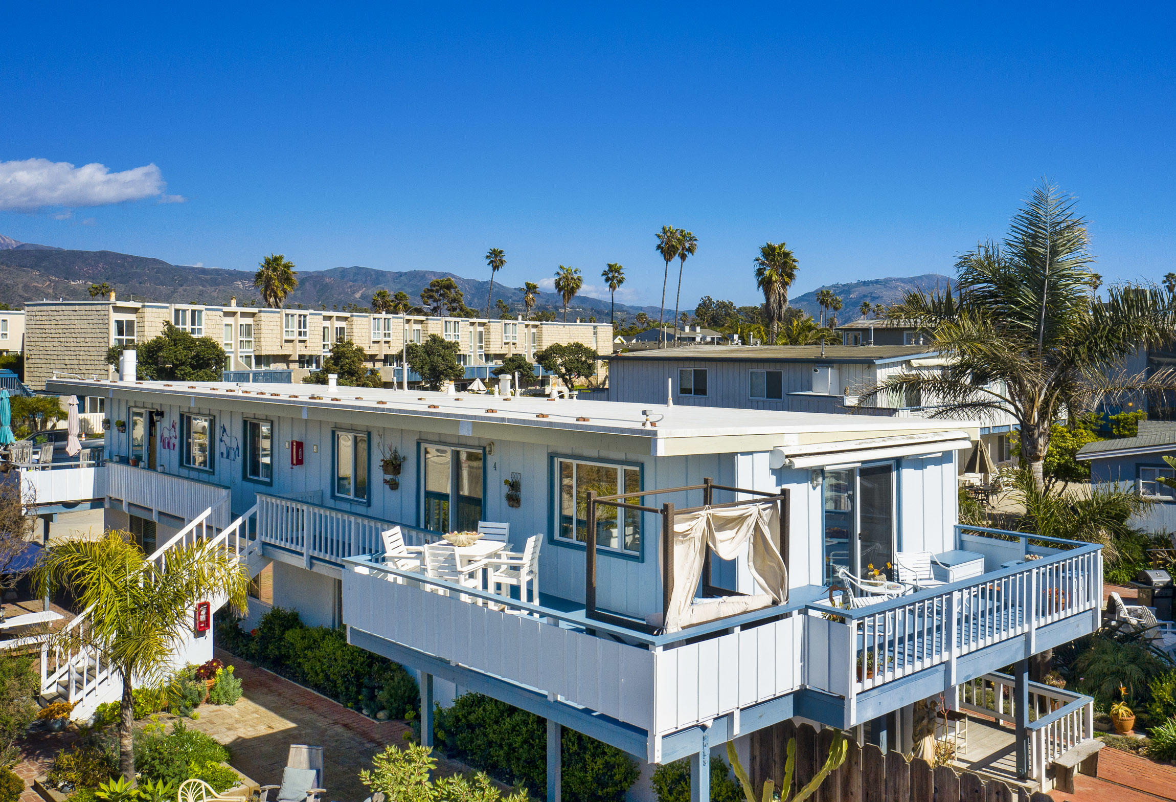 4709 Sandyland Road, Unit 4 Carpinteria, CA 93013 - Photo 4 of 29 Corner upstairs unit