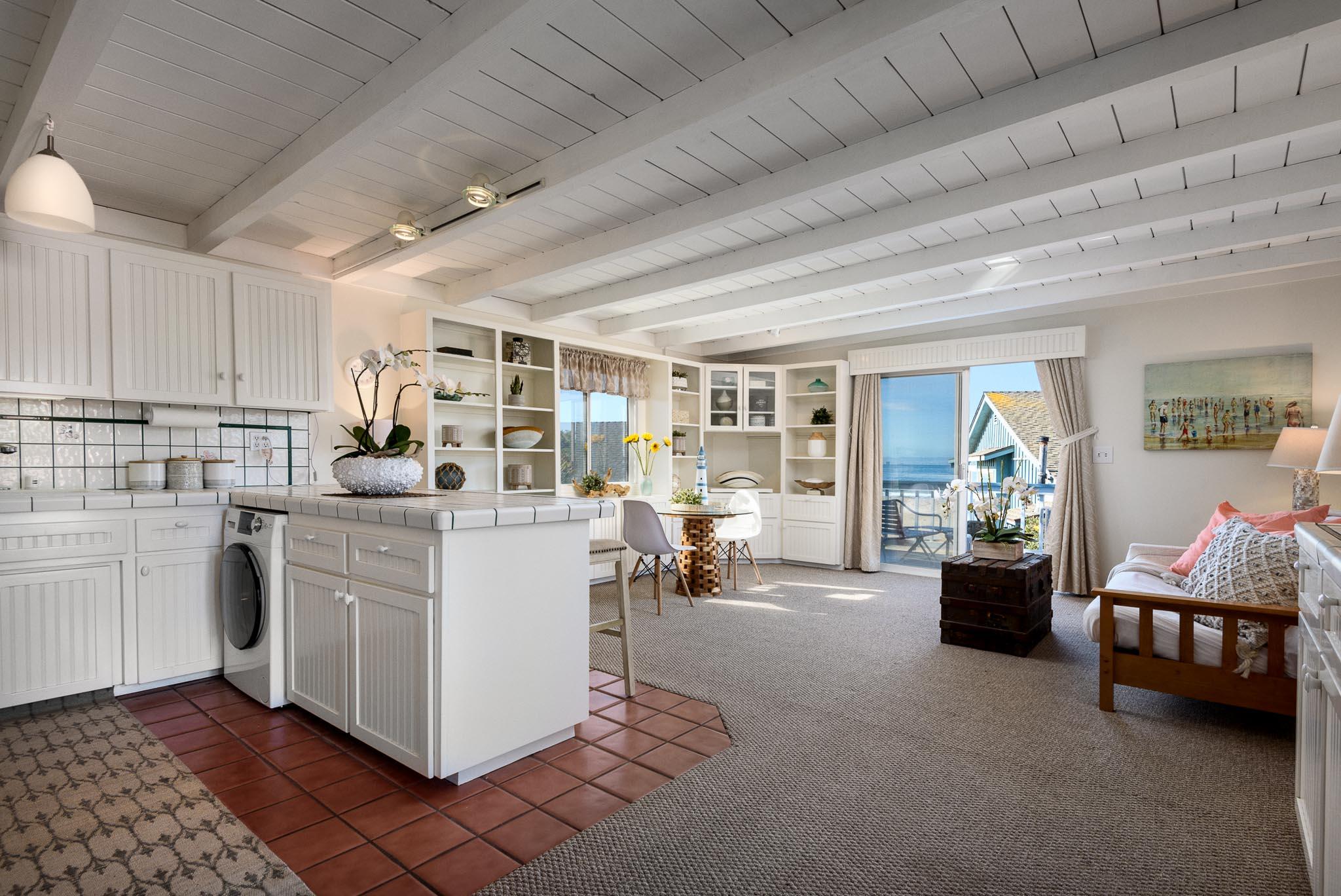 4709 Sandyland Road, Unit 4 Carpinteria, CA 93013 - Photo 6 of 29 Living room