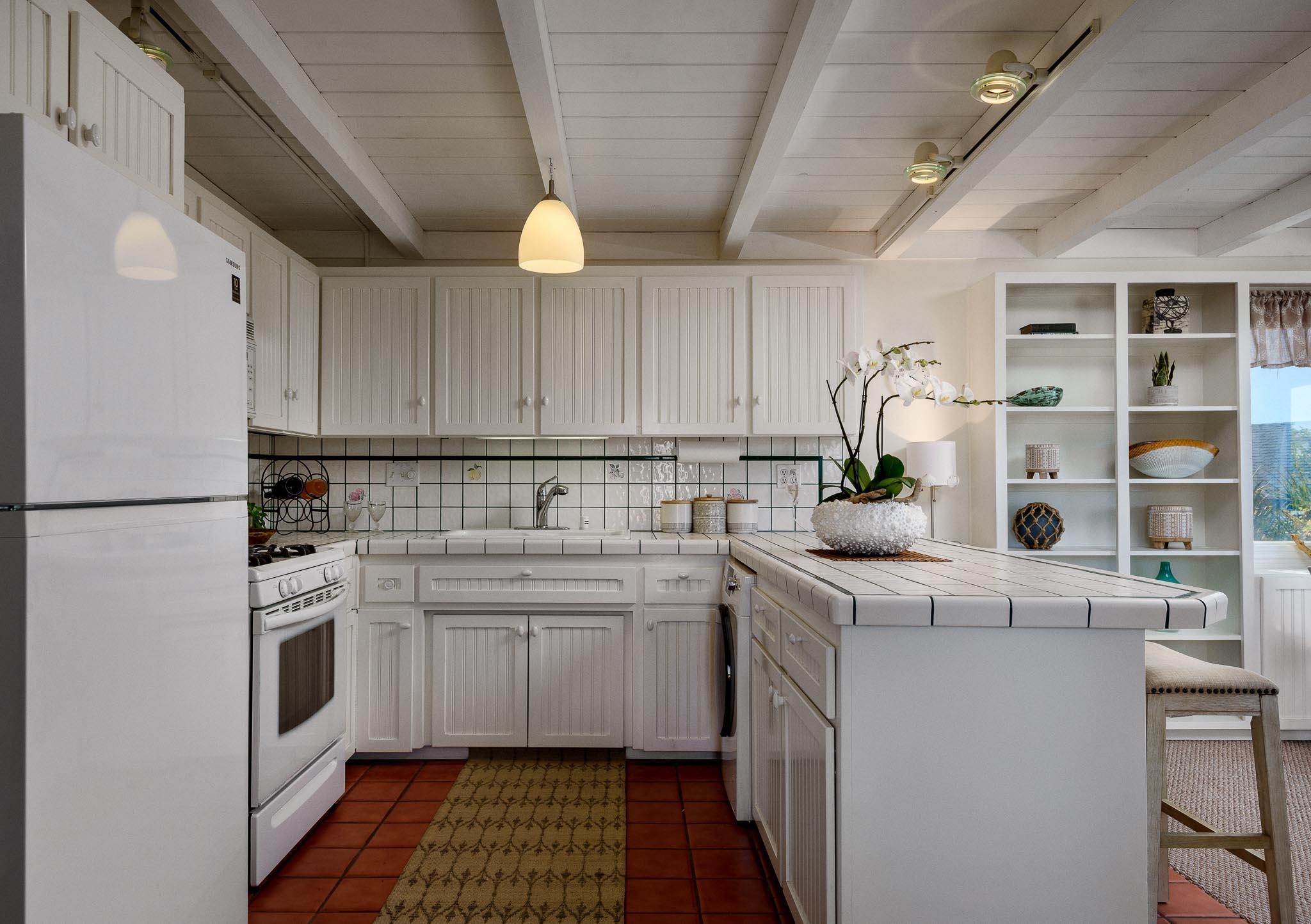 4709 Sandyland Road, Unit 4 Carpinteria, CA 93013 - Photo 9 of 29 Kitchen