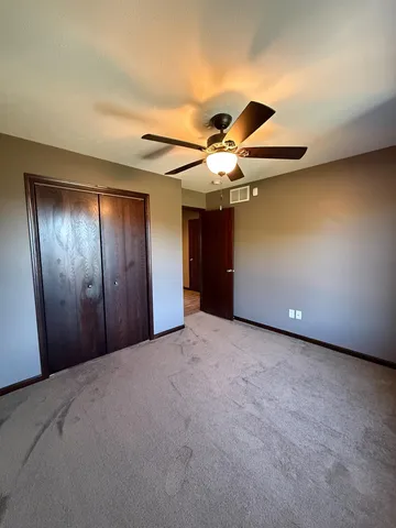 a view of empty room with window