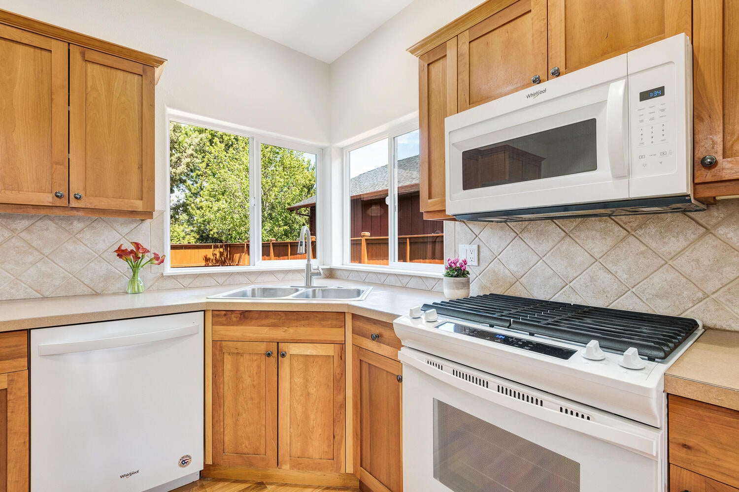 20260 Halfway Road Bend, OR 97703 - Photo 10 of 28 OReilly_20220519_10_189523_72ppi