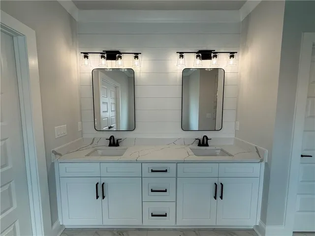 $769,900 | 5613 Meadow View Drive, Jefferson, GA 30549