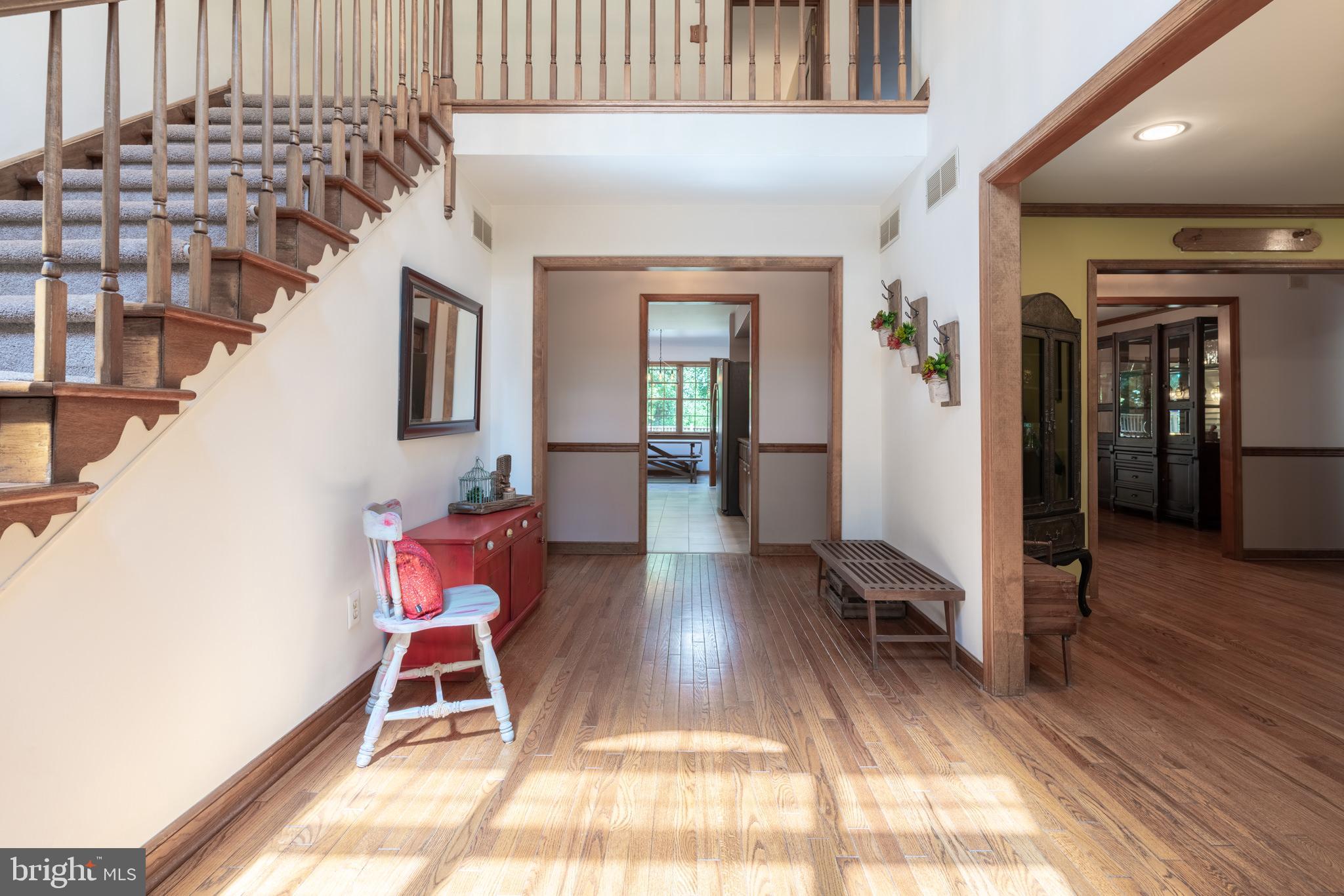 19 Andrien Road Glen Mills, PA 19342 - Photo 5 of 42 Foyer