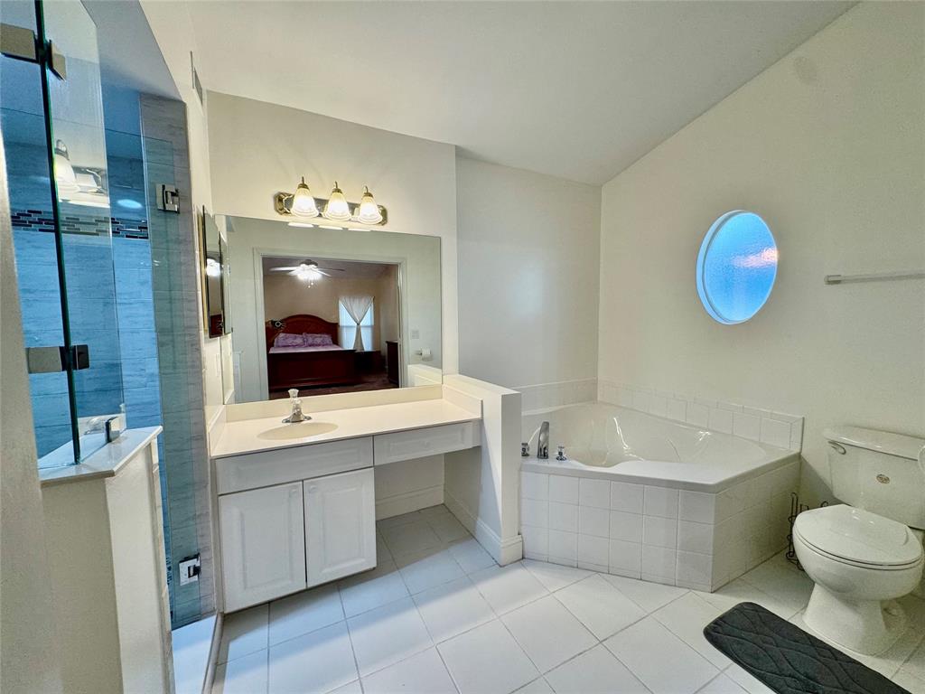 4301 Southwest 12th Way Okeechobee, FL 34974 - Photo 22 of 29 a bathroom with a bathtub sink mirror and toilet