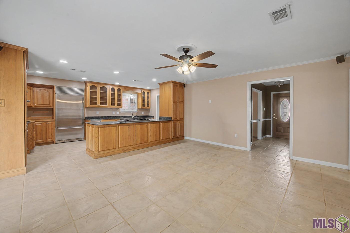 14418 Royal Oaks Avenue Baton Rouge, LA 70816 - Photo 5 of 20