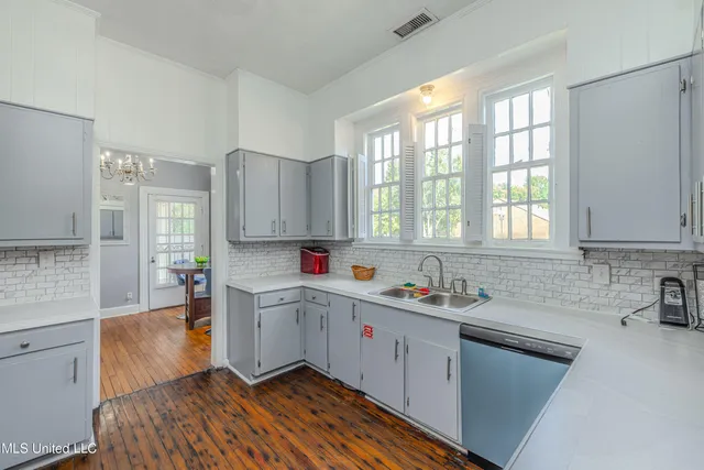 $375,000 | 604 South Main Street, Greenville, MS 38701