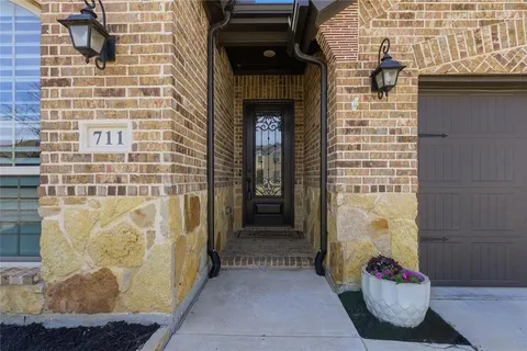 a view of a entryway door of the building