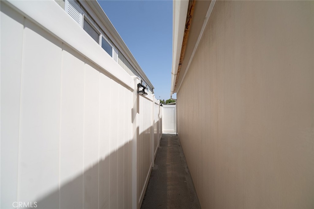 4901 Green River Road, Unit 37 Corona, CA 92878 - Photo 14 of 15 Side yard
