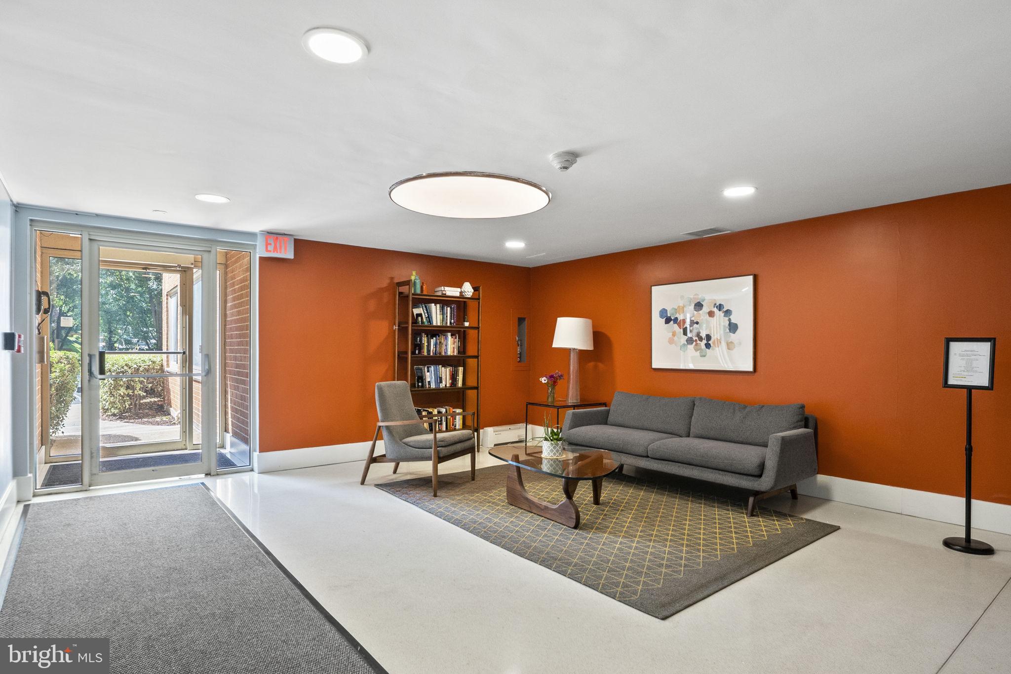 4000 Tunlaw Road Northwest, Unit 905 Washington, DC 20007 - Photo 16 of 17 Sitting Area