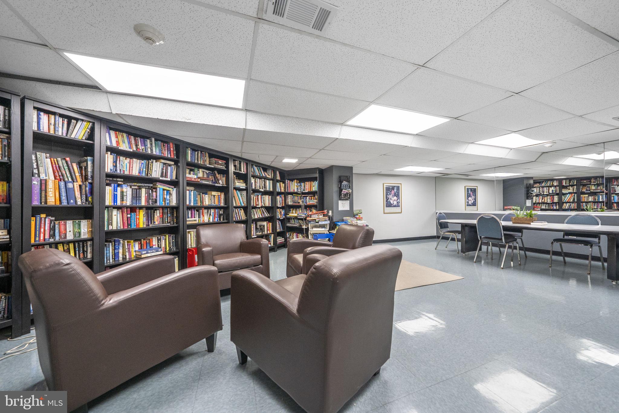 4000 Tunlaw Road Northwest, Unit 905 Washington, DC 20007 - Photo 17 of 17 Library