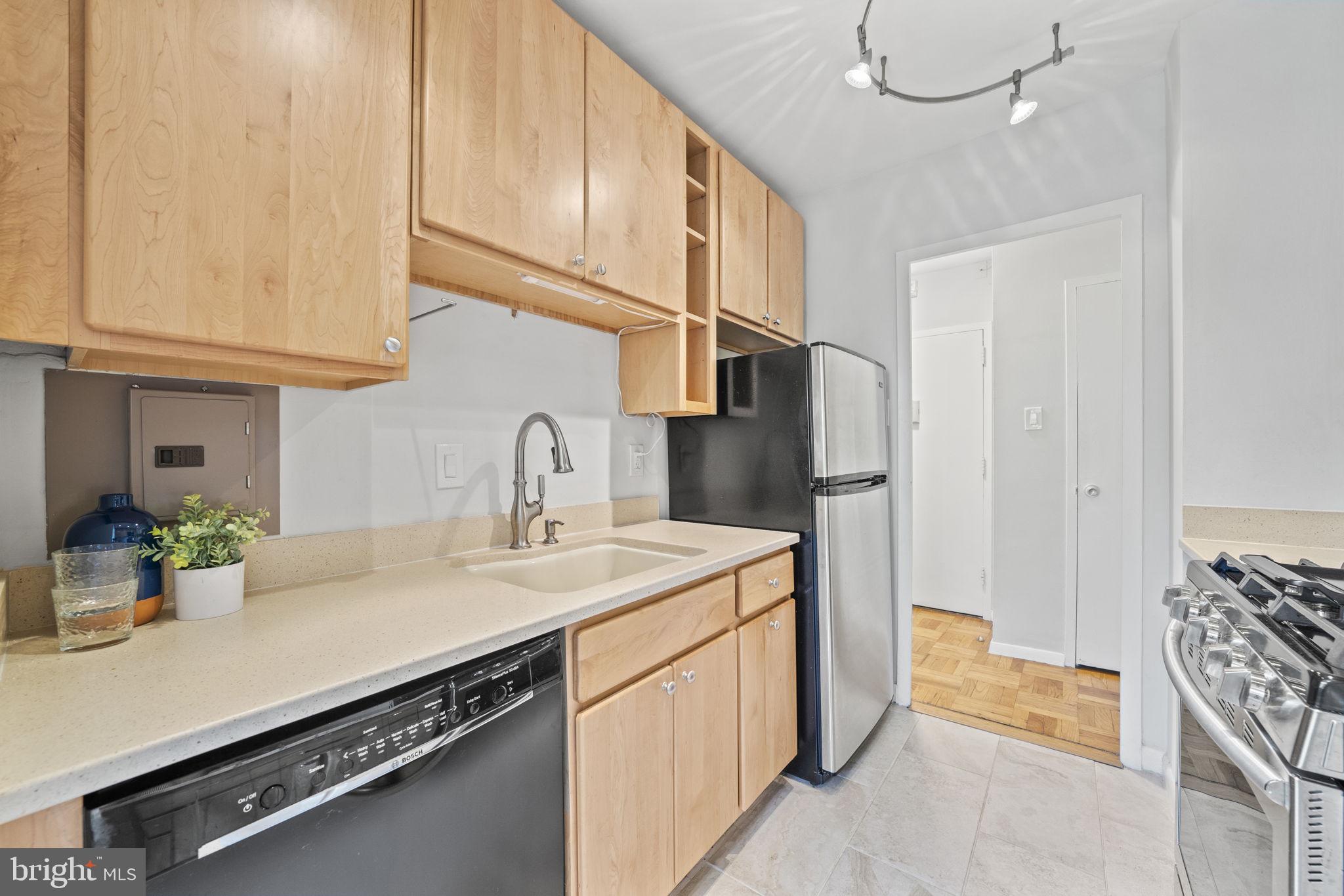 4000 Tunlaw Road Northwest, Unit 905 Washington, DC 20007 - Photo 4 of 17