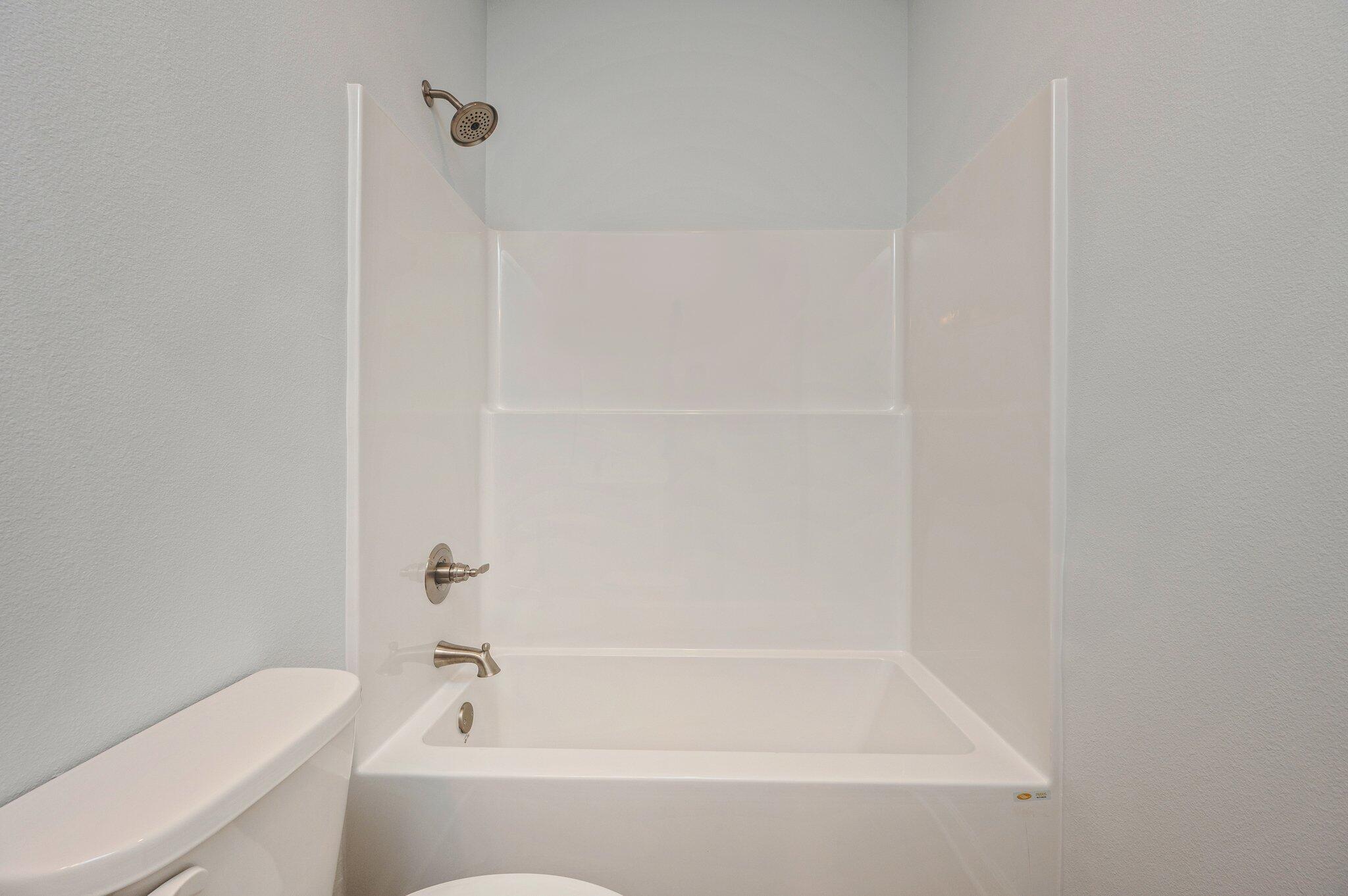 585 Brock Avenue Crestview, FL 32539 - Photo 19 of 29 a bathroom with a bathtub