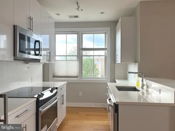 $2,700 | 1209 G Street Southeast, Unit 8, Washington, DC 20003