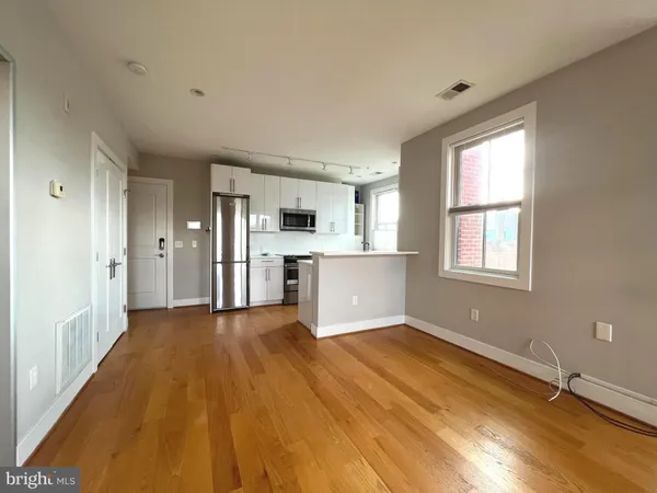 $2,700 | 1209 G Street Southeast, Unit 8, Washington, DC 20003