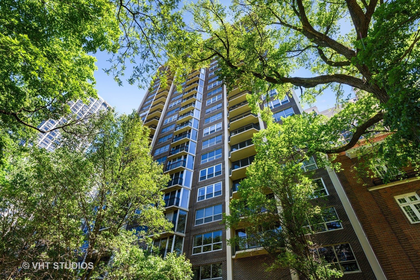 1515 North Astor St Unit 8A  