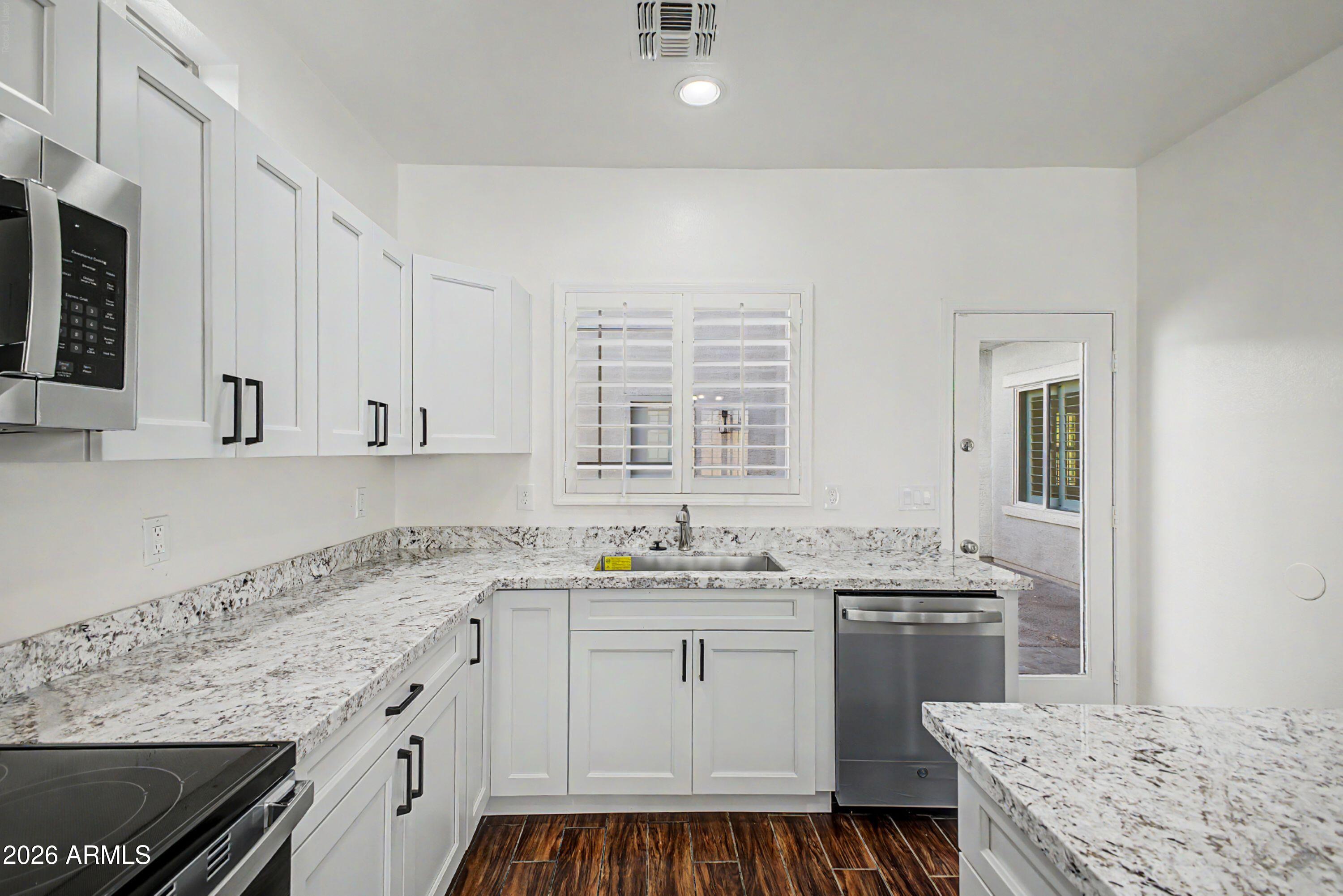9442 West Berkeley Road Phoenix, AZ 85037 - Photo 4 of 27 19 - Berkeley