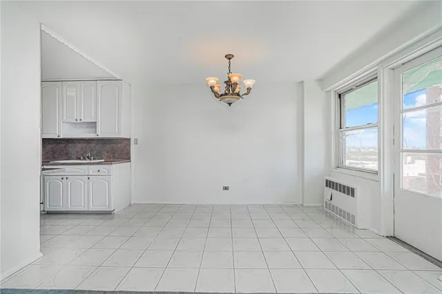a room view with a ceiling fan and window