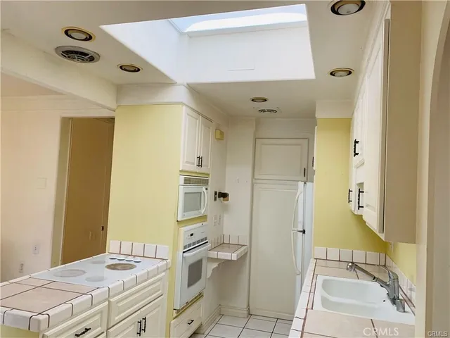 $2,300 | 2276 Via Mariposa East, Unit R, Laguna Woods, CA 92637