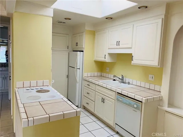 $2,300 | 2276 Via Mariposa East, Unit R, Laguna Woods, CA 92637