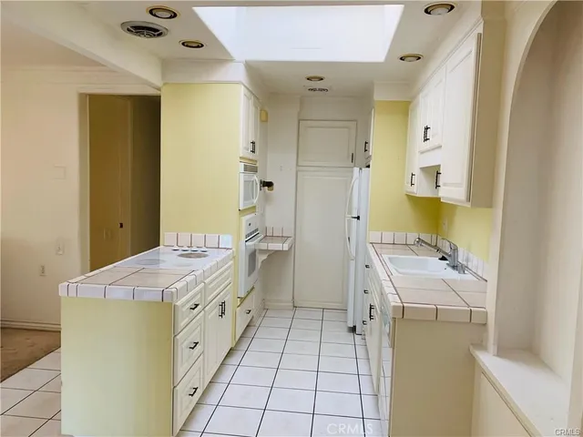 $2,300 | 2276 Via Mariposa East, Unit R, Laguna Woods, CA 92637