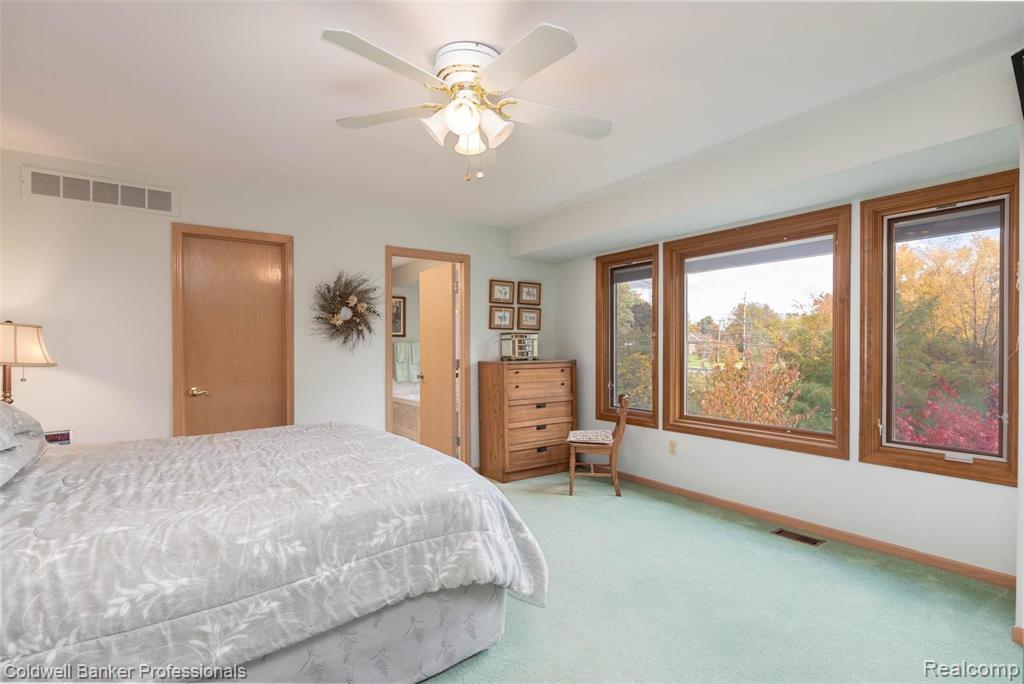 2040 Reagan Drive Rochester Hills, MI 48309 - Photo 15 of 42