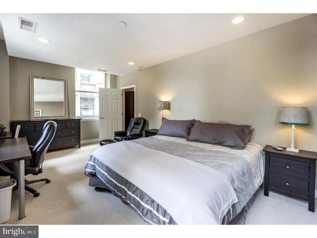 $320,000 | 1600 Arch Street, Unit 1704, Philadelphia, PA 19103