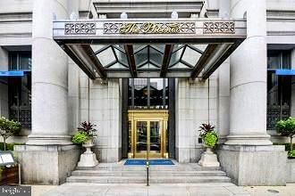 $320,000 | 1600 Arch Street, Unit 1704, Philadelphia, PA 19103