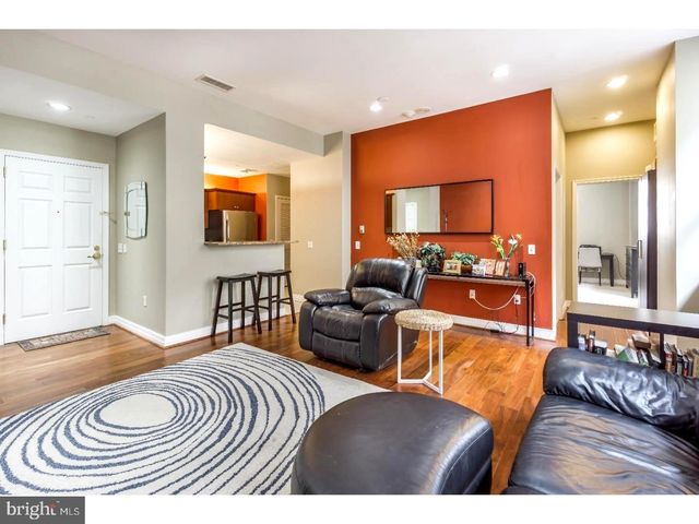 $320,000 | 1600 Arch Street, Unit 1704, Philadelphia, PA 19103