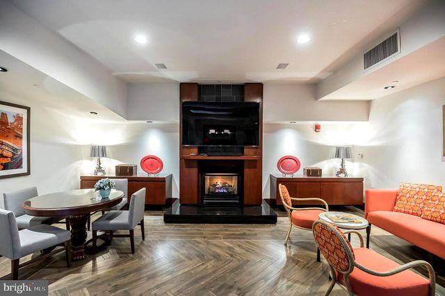 $320,000 | 1600 Arch Street, Unit 1704, Philadelphia, PA 19103