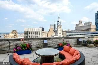$320,000 | 1600 Arch Street, Unit 1704, Philadelphia, PA 19103