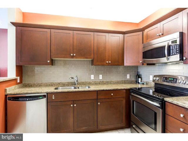 $320,000 | 1600 Arch Street, Unit 1704, Philadelphia, PA 19103