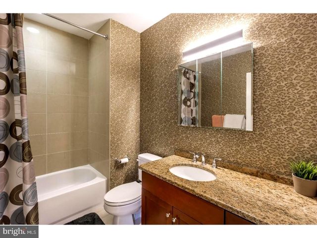 $320,000 | 1600 Arch Street, Unit 1704, Philadelphia, PA 19103