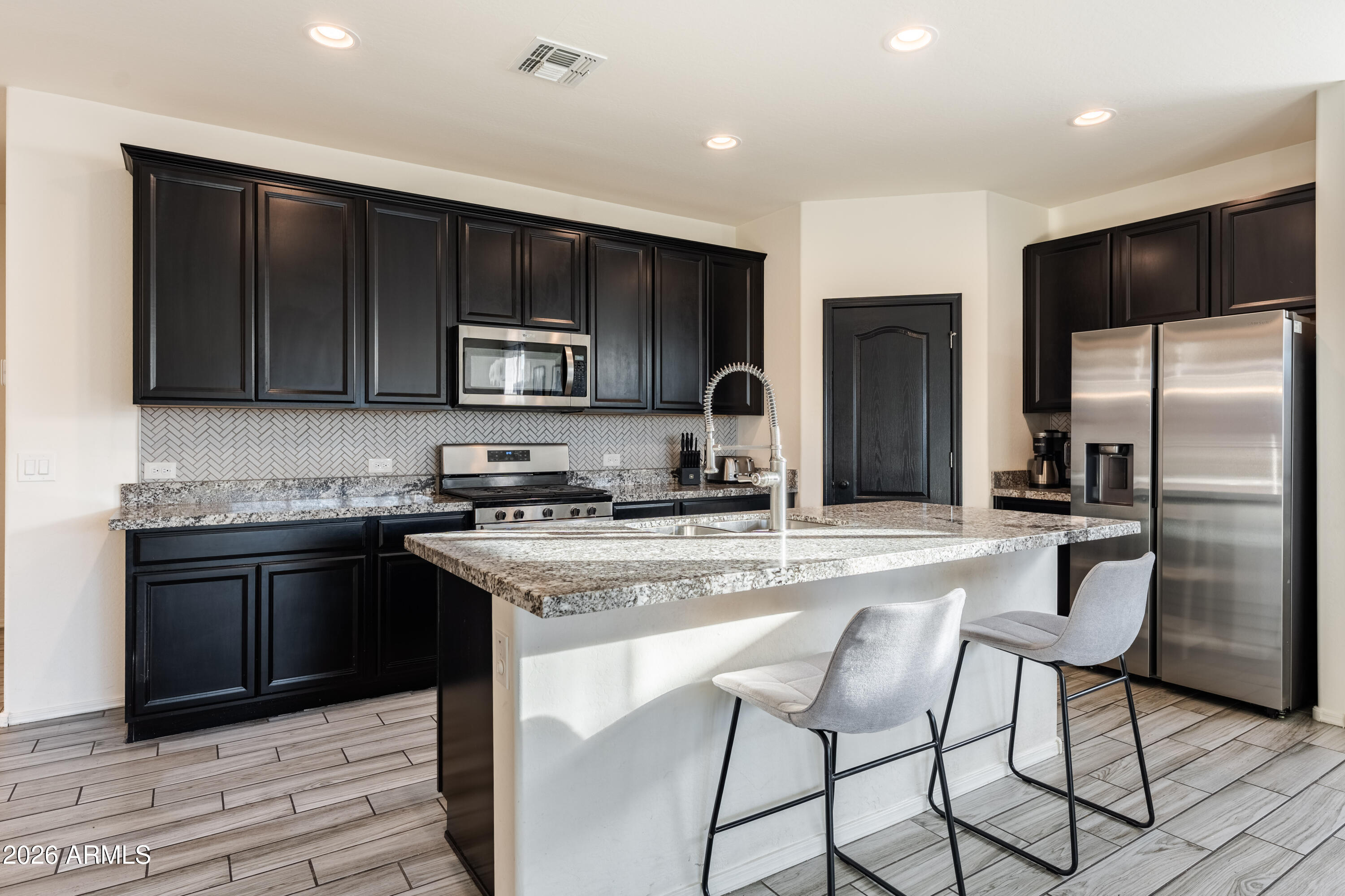 2759 West Apollo Road Phoenix, AZ 85041 - Photo 3 of 25 A7405962-HDR