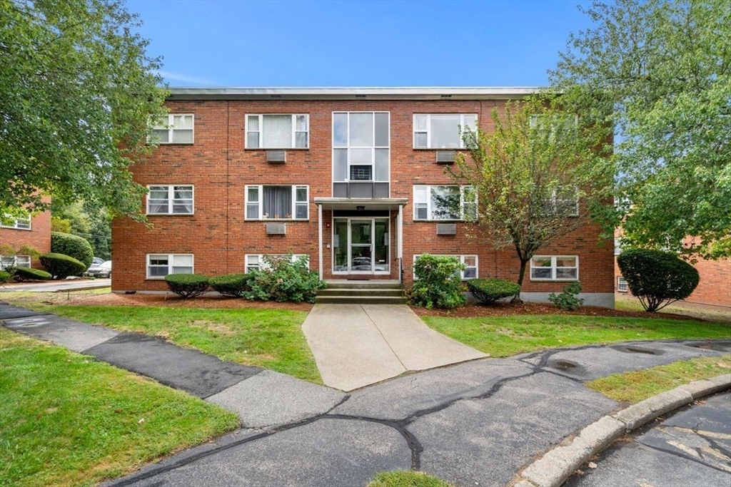 1105 Lexington Street, Unit 84 Waltham, MA 02452 - Photo 2 of 9 a front view of a house with garden