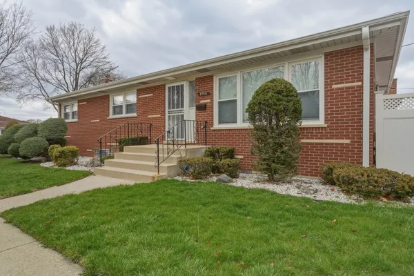 $4,500 | 8901 Moody Avenue, Morton Grove, IL 60053