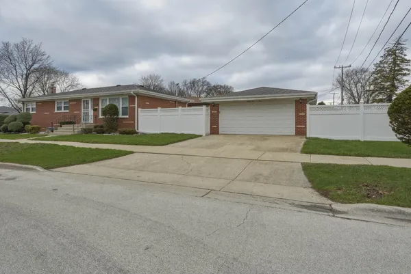 $4,500 | 8901 Moody Avenue, Morton Grove, IL 60053
